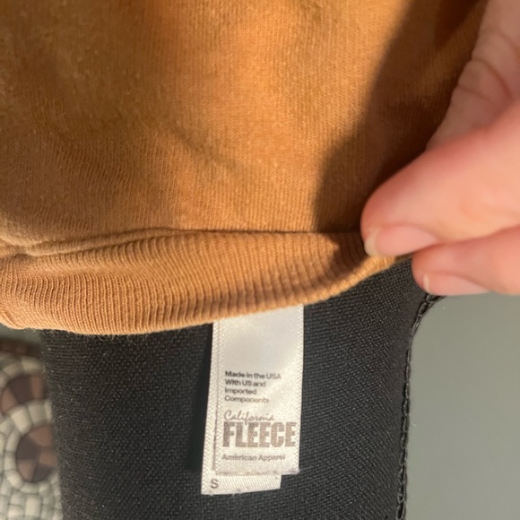 California Fleece Women's Tan Sweatshirt Size Small - Picture 4 of 6
